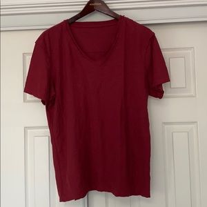 Rogue State Mens size L V-neck Red T-shirt
